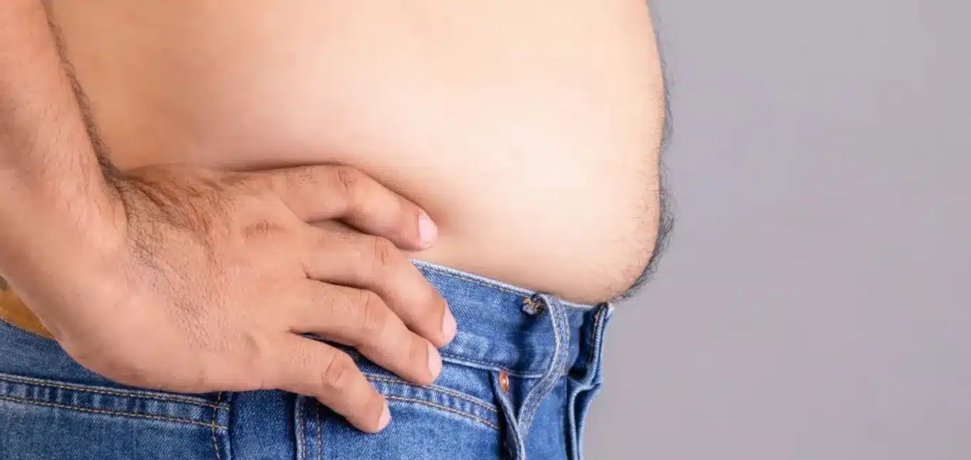 Person holding stomach showing signs of bloating and digestive discomfort – Merus Gastroenterology Gut Health Tips