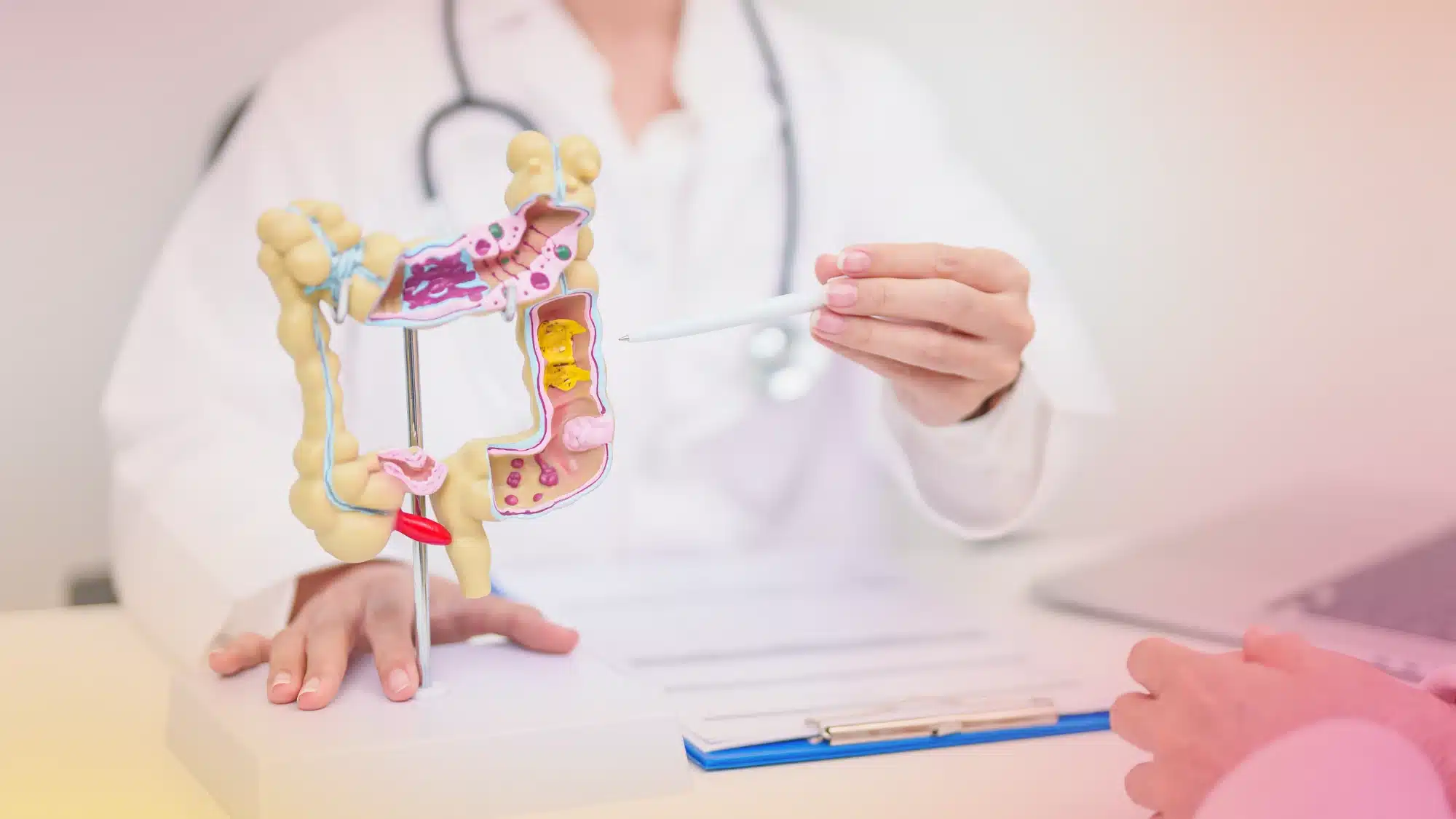 doctor discussing Crohn’s disease and gut health symptoms